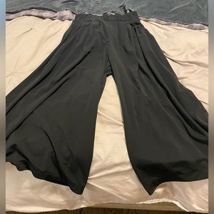 Flowy UNIQLO cropped pants